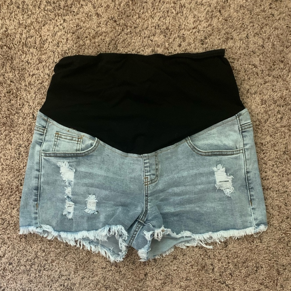 Medium maternity jean shorts